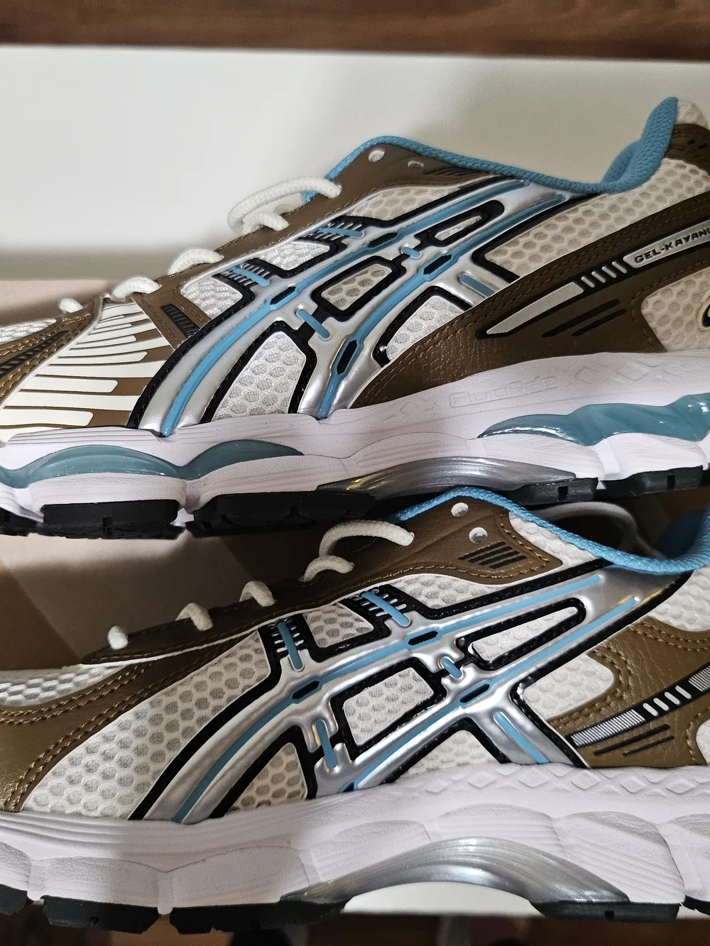 NWT ASICS x KITH Women's Sneakers in White Size Womens 7.5, 9/Mens 6, 7.5 - Picture 4 of 12